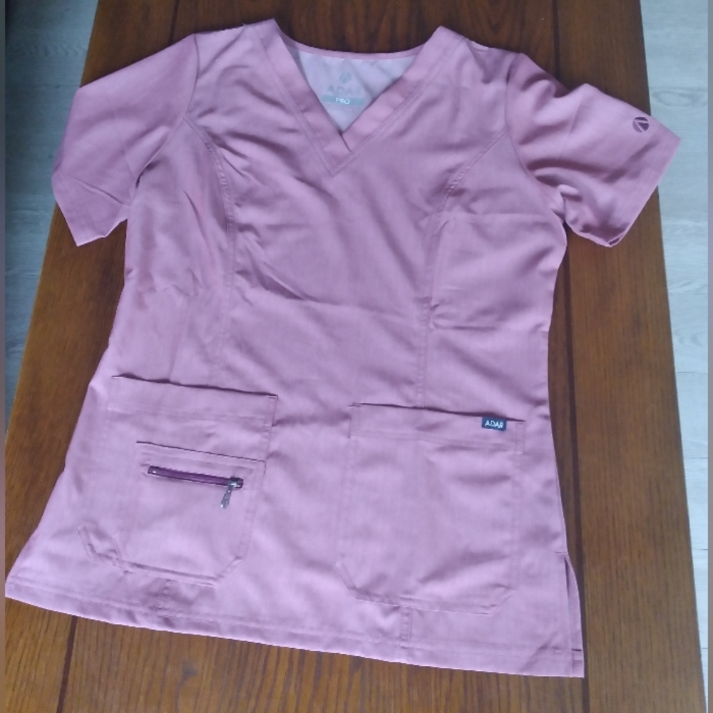 Adar medium scrub top